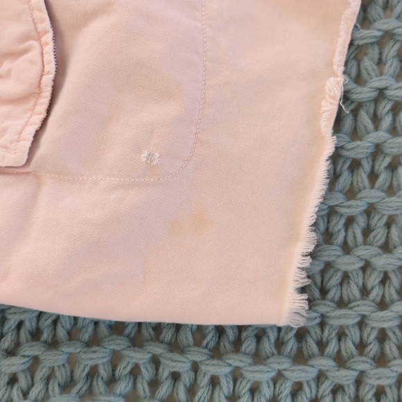 Light pink distressed shorts - Picture 3 of 3
